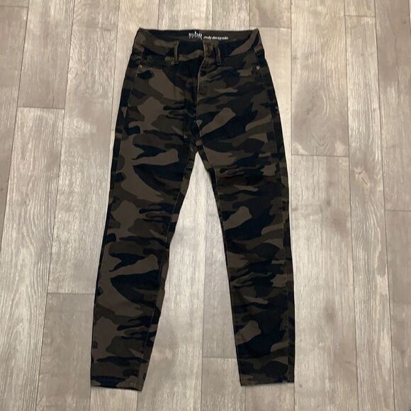 Womens SoHo Crosby Leg Ankle Camouflage Pants - Picture 1 of 7